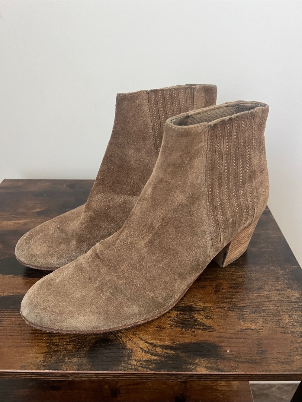 Vince Taupe Suede Ankle Booties 7.5 Quiet Luxury #
